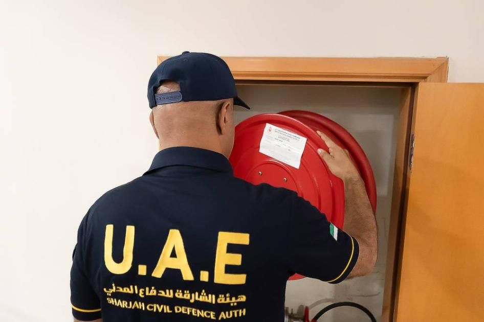 «الشارقة للدفاع المدني» تواصل تفقد المباني والأبراج السكنية