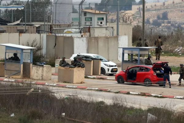 الاحتلال الإسرائيلي يقيم نحو ألف حاجز في الضفة الغربية منذ اندلاع الحرب في غزة