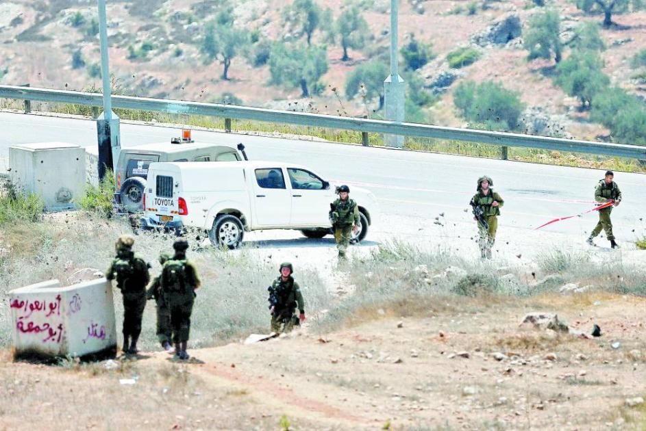 الجيش الإسرائيلي يصعّد ضد الفلسطينيين ويقتل فتى في سلواد