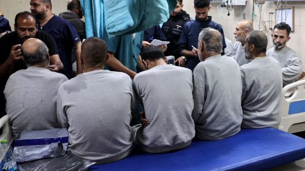 أسير غزي محرَّر يُصاب بنوبة حادة خلال مقابلة تلفزيونية نتيجة التعذيب في سجون الاحتلال..فيديو