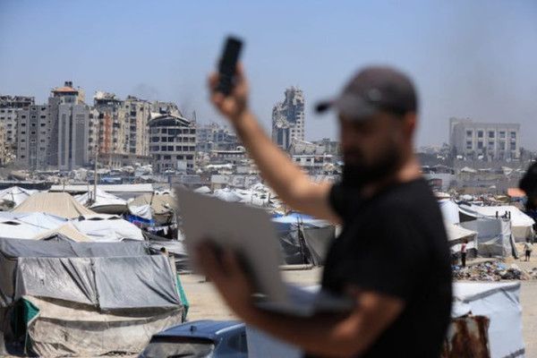 باحث: الاحتلال الإسرائيلي دمّر 74% من أبراج الاتصالات ونصف الشبكة العامة في غزة