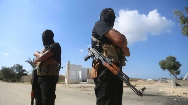 إعلام إسرائيلي: نتنياهو يعارض إجلاء عناصر حماس العالقين خلف "الخط الأصفر"