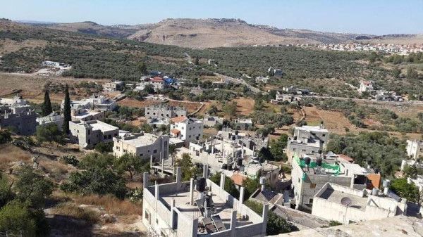 الاحتلال يحتجز أكثر من 20 مواطنا من بيت ريما ودير غسانة