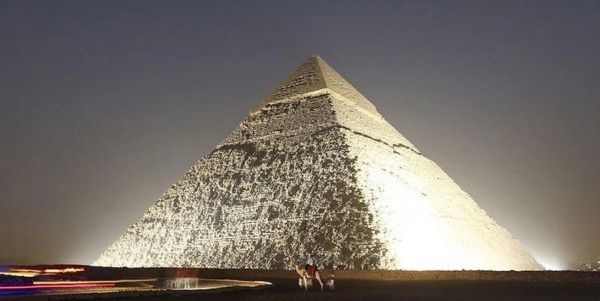 مصر تستعد للإعلان عن كشف أثري كبير داخل هرم خوفو