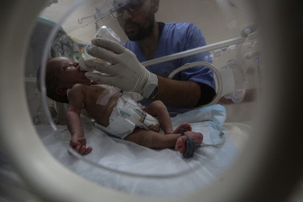 اليونيسيف: إسرائيل تمنع دخول محاقن تطعيم وزجاجات حليب للأطفال إلى غزة