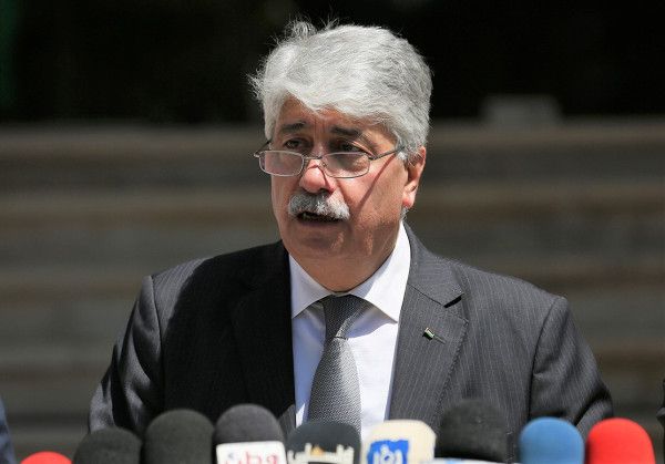 مجدلاني ينفي تدخل فرنسا في صياغة الدستور ويؤكد جاهزية المسودة لعرضها على الرئيس
