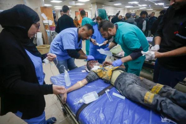 إصابات جراء إلقاء الاحتلال قنبلة على مدرسة في حي الدرج شرق غزة