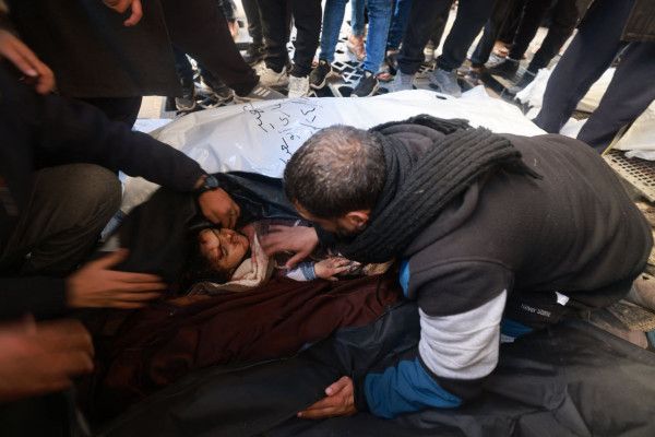 إصابة مواطنة وطفلها بجروح خطيرة في قصف للاحتلال على بني سهيلا