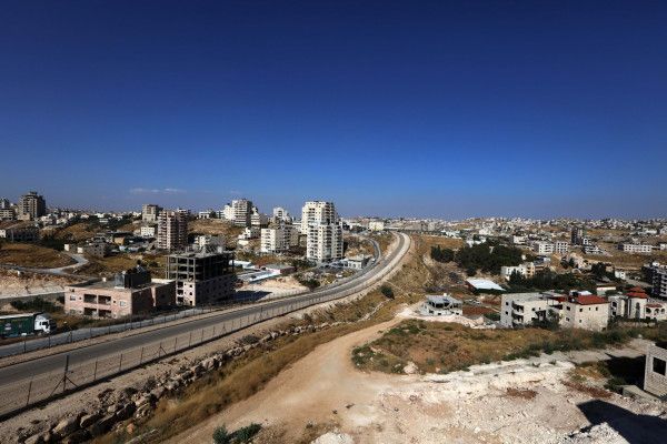 محافظة القدس: الاحتلال يوزع 40 إخطارا بالهدم ووقف البناء في واد الحمص خلال يومين