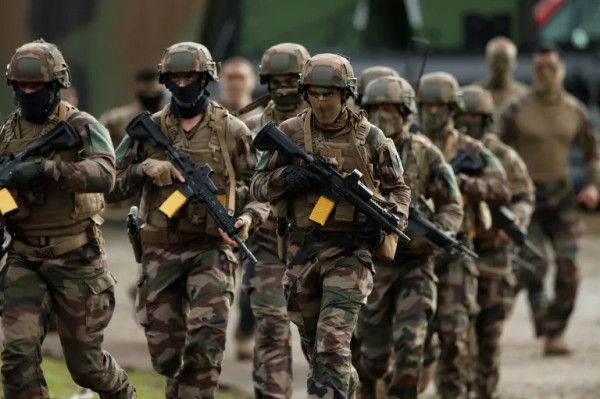 فرنسا تعلن استعدادها لإرسال 100 جندي ضمن القوة الدولية في قطاع غزة