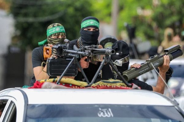 مصدر: حماس تبحث "تجميد السلاح" في القاهرة ووضعه عهدة لدى منظمة التحرير