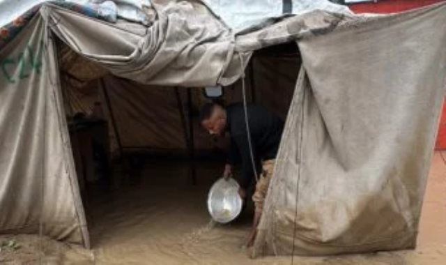 مأساة غزة لم تنقطع.. 17 وفاة نتيجة البرد القارس في القطاع