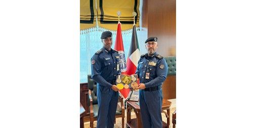 رئيس قوة الإطفاء اللواء طلال الرومي يكرّم بطل كمال الأجسام العقيد أحمد حسن