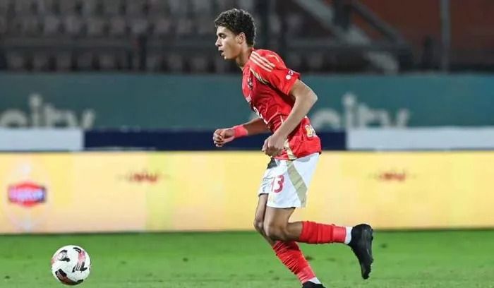 حمزة عبد الكريم.. نجم الأهلي الشاب هدفًا لـ"برشلونة الإسباني"