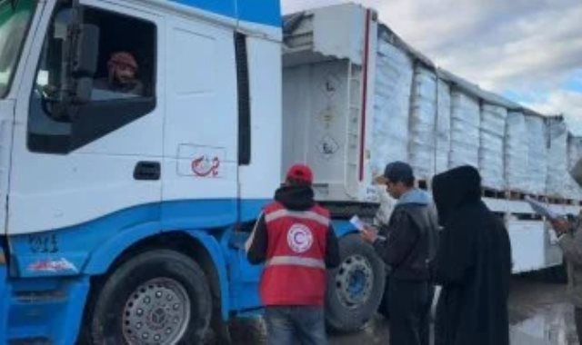 عبر قافلة «زاد العزة» الـ 96 إلى غزة الهلال الأحمر المصري يدفع بأكثر من 9 آلاف طن مساعدات إنسانية و 15 ألف خيمة