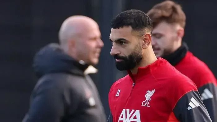 تحليل إنجليزي "ينصف الملك".. محمد صلاح هو "حل مشكلة" ليفربول وليس الأزمة