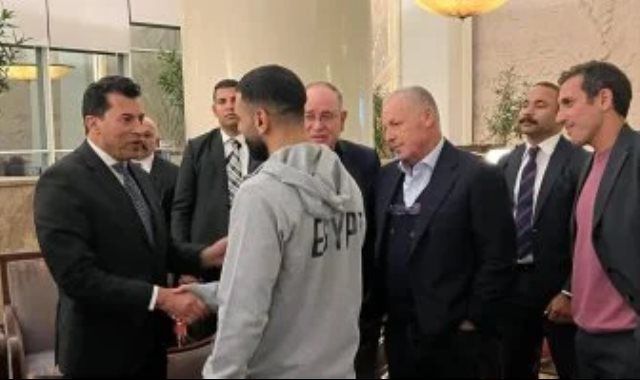 وزير الرياضة وهانى أبو ريدة يحفزان المنتخب الوطنى قبل أمم أفريقيا