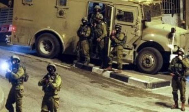 الاحتلال الإسرائيلي يعدم طفلا ويدهسه بالدبابة وسط قطاع غزة