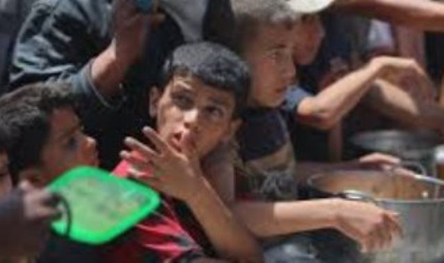 منظمة دولية: 80% من أطفال غزة يدخلون العام الجديد بمستويات جوع كارثية