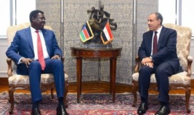مشاورات سياسية بين وزير الخارجية ونظيره في جنوب السودان