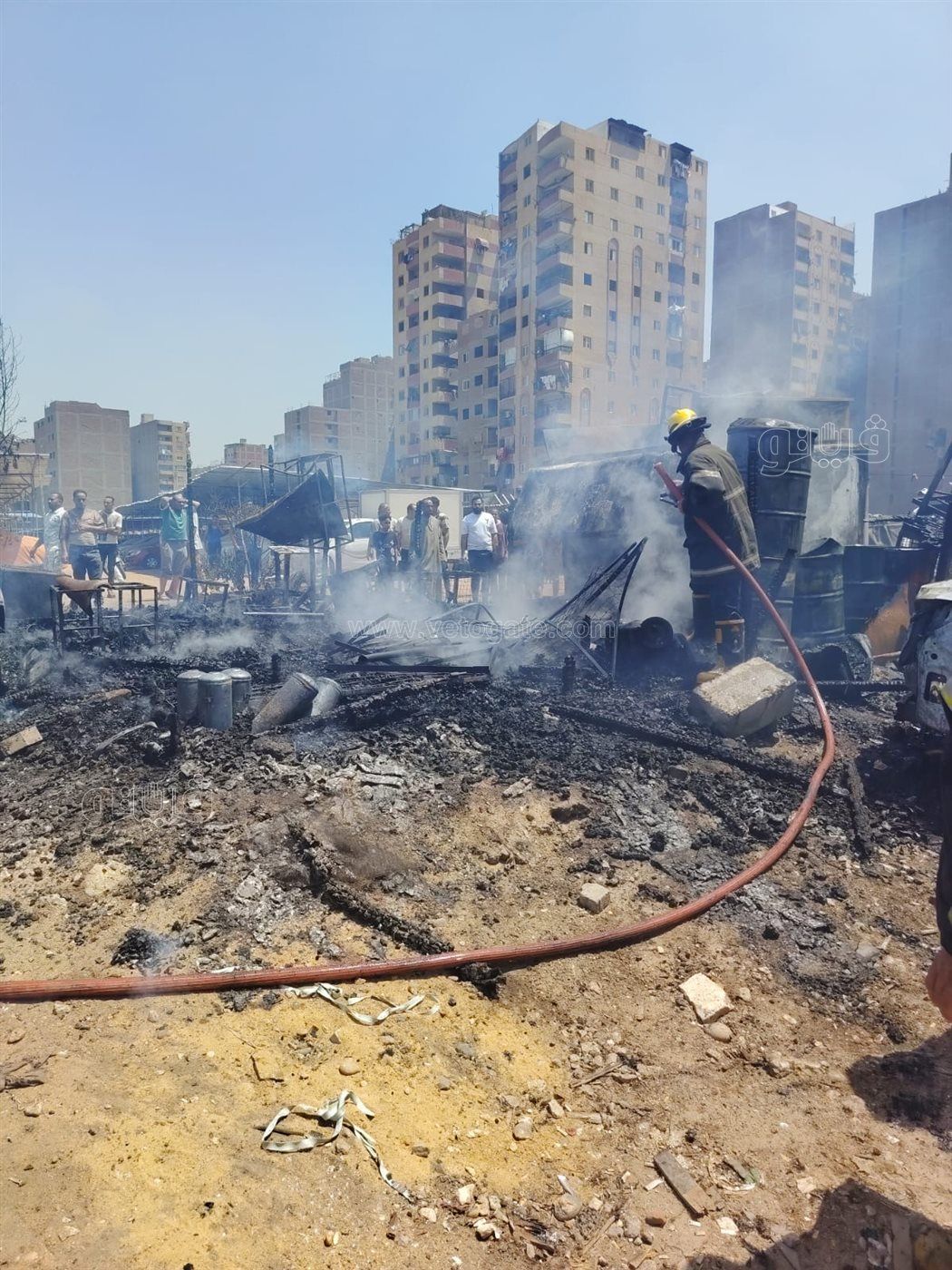 في لحظات، النيران التهمت جراج سيارات في أم بيومي بالقليوبية، فيتو