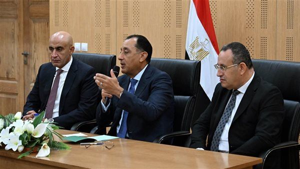 «الطبيب اللي مش هيتعلم تكنولوجيا هيفقد ميزة كبيرة».. رسالة مدبولي لطلاب الطب