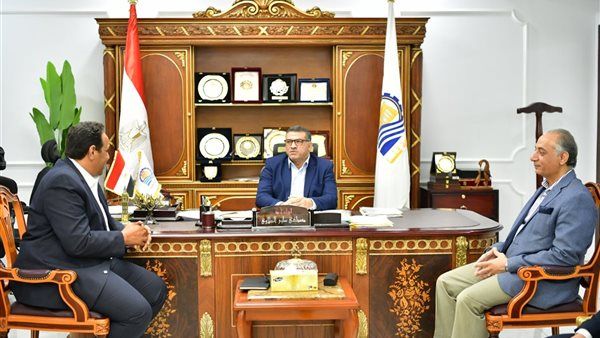 محافظ قنا يوجه بحصر الأراضي غير المستغلة لطرحها ضمن "حياة كريمة" وإقامة مشروعات صناعية