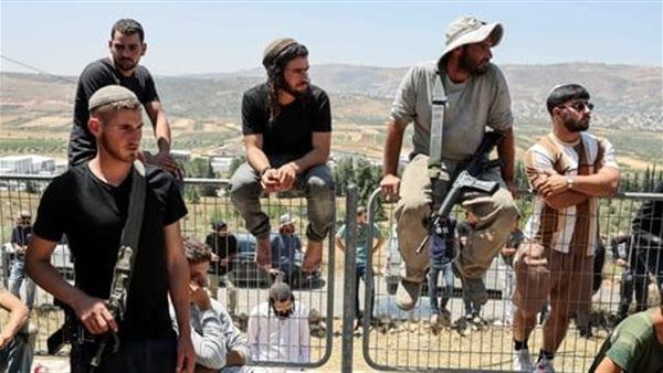 إصابة فلسطينيين اثنين برصاص مستوطنين بالضفة الغربية