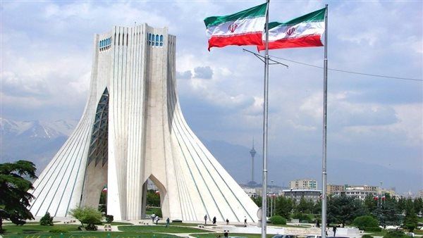 مسؤول إيراني يطالب بنقل طيارين تزعم طهران إنهما محتجزان في قطر