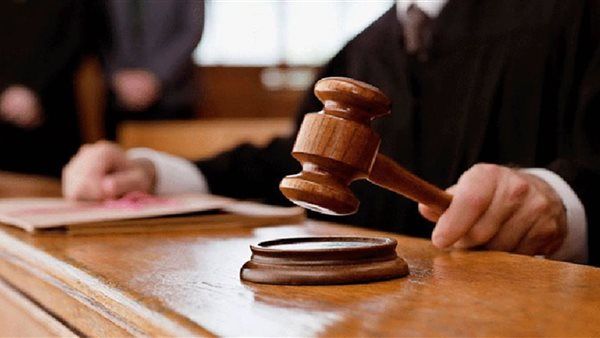 تأجيل محاكمة شخصين بتهمة الاتجار في المخدرات والقيادة عكس الاتجاه بالعجوزة