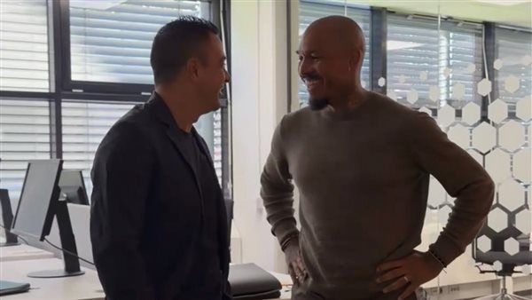 تشافي يصل هولندا استعدادا لتولي القيادة الفنية لمنتخب الطواحين (فيديو وصور)