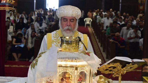 الأنبا كاراس يدشن كنيسة "العذراء ومارجرجس والأمير تادرس" بالمدينة التراثية بمطروح