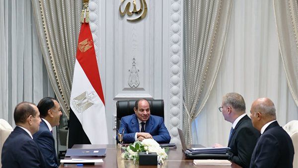 ترسيخ دور مصر كمركز لتداول وإسالة وتصدير الغاز يتصدر لقاء السيسي ورئيس شركة إيني