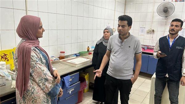 مدير مستشفى المعبر الجامعي يتابع سير العمل ويوجه بالارتقاء بمستوى الخدمات (صور)