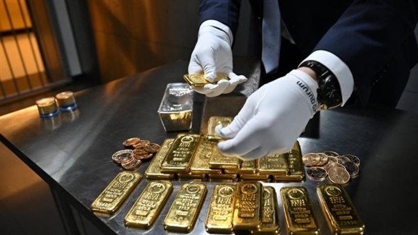 أخبار الاقتصاد اليوم: الذهب يخالف التوقعات ويأخذ منحنى الهبوط.. استقرار سعر السكر بالأسواق المحلية.. والبنك المركزي يحسم الجدل بشأن بنك مصر بالإمارات