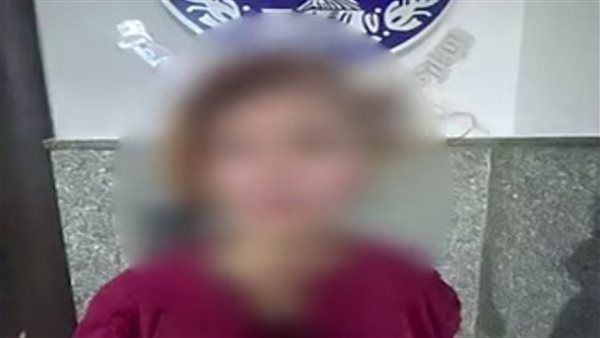 "ادفع تركن"، منادية سيارات تسب قائد سيارة بعد رفضه دفع الإتاوة في مدينة نصر