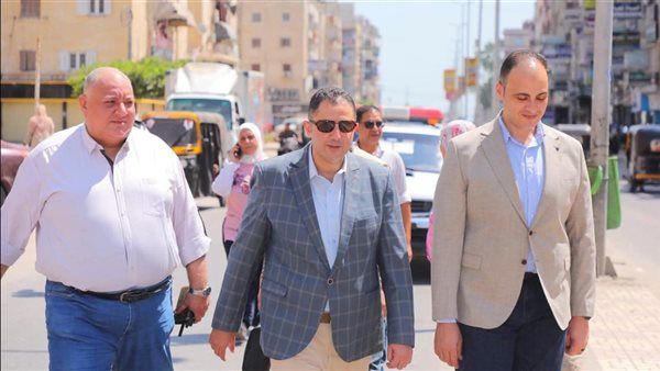 محافظ دمياط يفاجئ كفر سعد بزيارة ويشدد على جودة ووزن رغيف الخبز