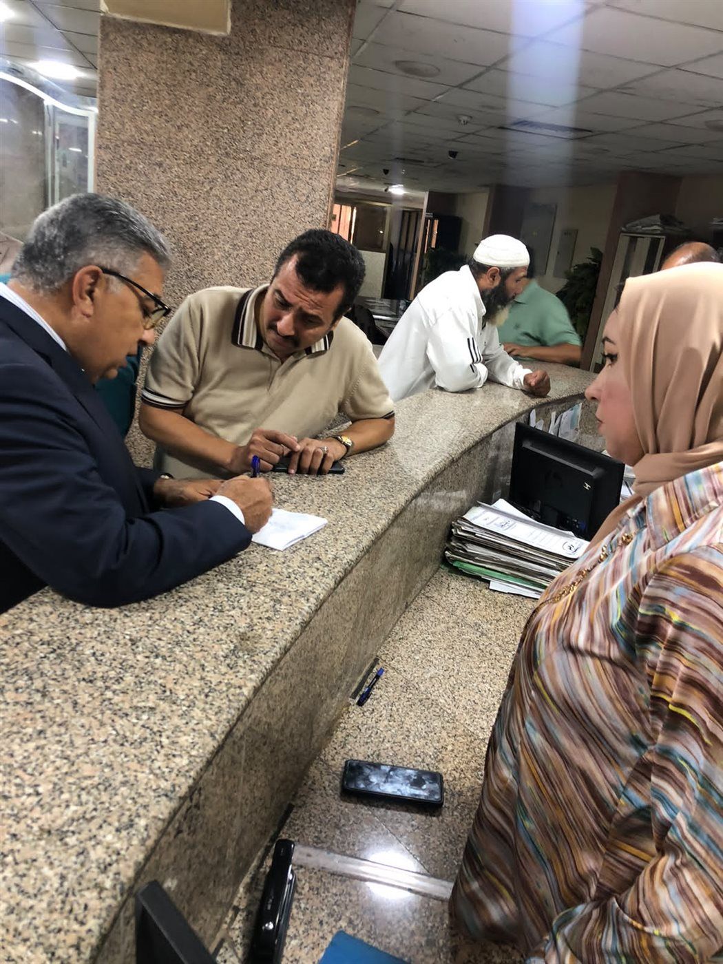 محافظ الدقهلية يتفقد مركز شرق المنصورة وشوارع غرب لمتابعة الخدمات ورفع الإشغالات