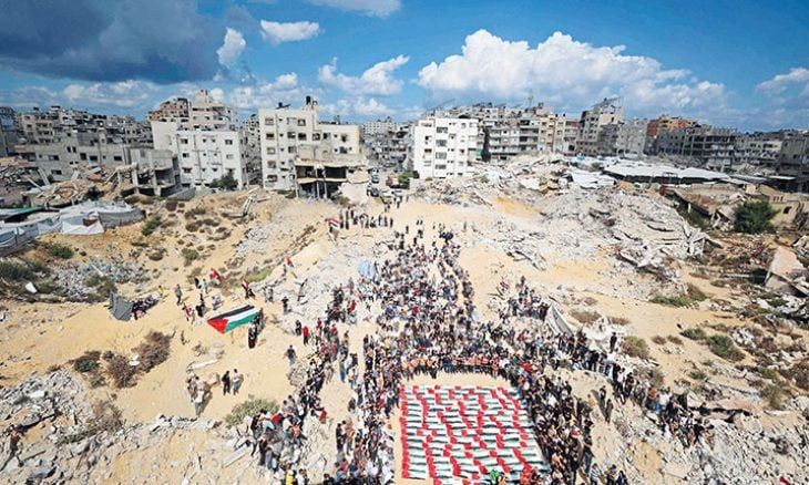 فيما المستوطنون يصعّدون هجماتهم في الضفة غزة تشيّع 105من شهداء «برج التاج»