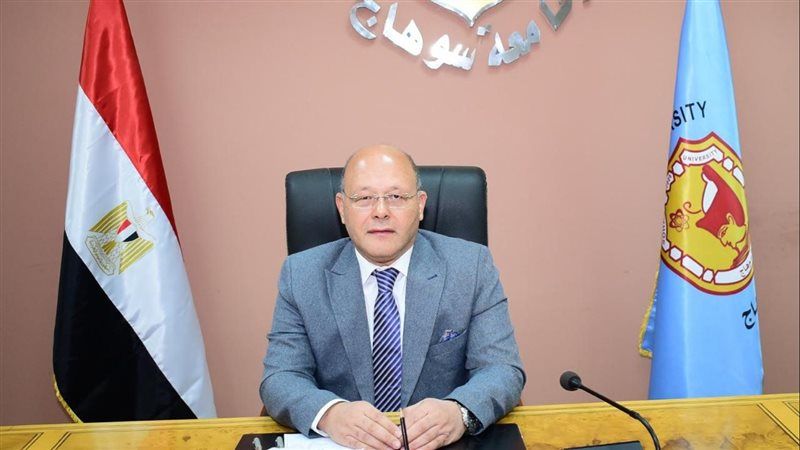 رئيس جامعة سوهاج يعتمد ترقية 2100 من العاملين.. و3800 مستفيد خلال 10 أشهر