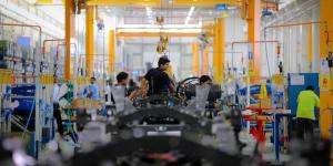 "الصناعة":
      حالتين
      يسمح
      فيهما
      بالترخيص
      للمصانع
      الواقعة
      خارج
      الأراضي
      المخصصة