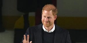 بعدما
      اخترقت
      هاتفه،
      صحيفة
      بريطانية
      تدفع
      تعويضا
      للأمير
      هاري
      تجنبًا
      لمقاضاتها