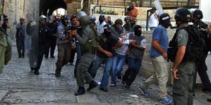 مستوطنون يقتحمون المسجد الأقصى.. واعتقال 40 فلسطينيا من الضفة الغربية