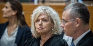 المستشارة القضائية لحكومة الاحتلال تغيب عن جلسة تبحث مسار إقالتها