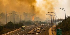 شاهد: اندلاع حريق كبير قرب القدس وسلطات الاحتلال تدفع بفرق الإطفاء لمحاصرته
