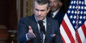 وزير الحرب الأمريكي يقيل رئيس أركان البحرية