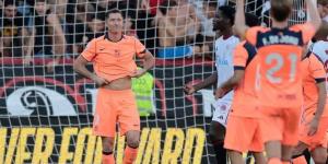 «كارثي» و«هش».. الصحف الإسبانية تهاجم برشلونة بعد فضيحة الرباعية