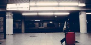 «جُنَح دبي» تقضي بحبس خادمة لسرقتها حقيبة سفر