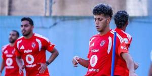 بعد غيابه عن مباراة برشلونة، موقف إمام عاشور من الظهور الأول للأهلي في الدوري