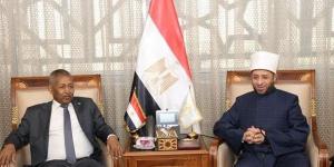 وزير الأوقاف يبحث مع سفير السودان سبل التعاون في مجال تدريب وتأهيل الأئمة والواعظات